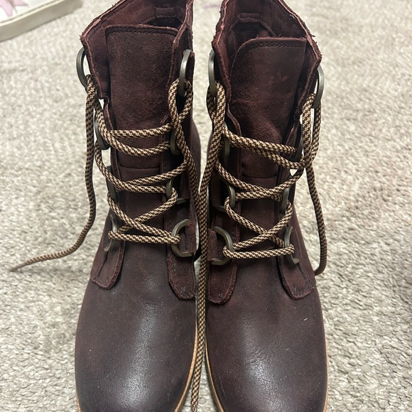 Sorel Women’s Lace Up Boots - Picture 3 of 4